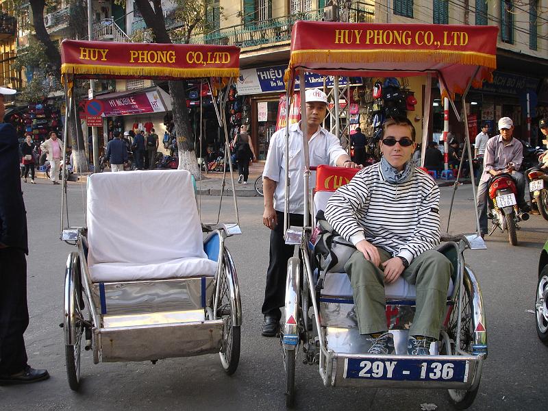 002- Cyclo pousse a Hanoi.JPG - Cyclo pousse à Hanoi